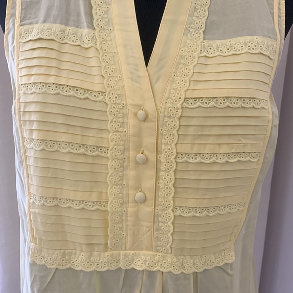 ModCloth NWOT Buttercup Eyelet Top size M - Picture 8 of 15
